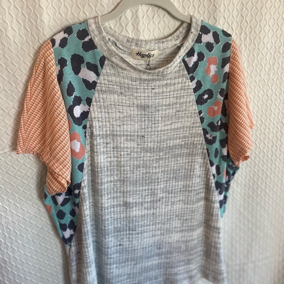 Haptics short sleeve color block/cheetah print top. Gray/orange/teal. M/L .NWT - Picture 12 of 15